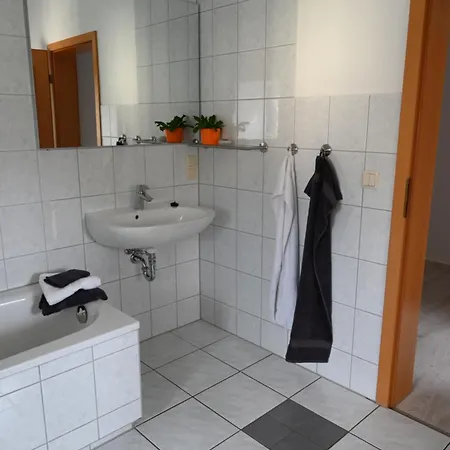 Am Saaleknie דירה