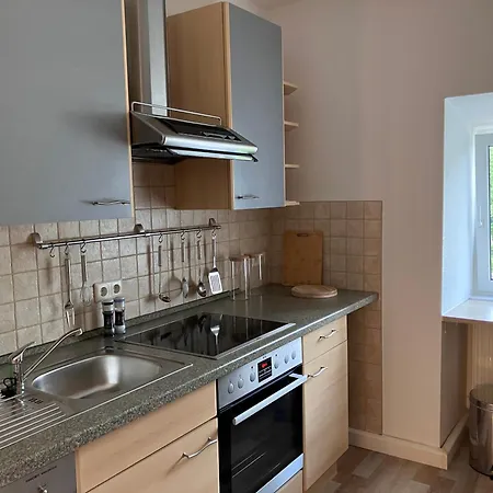 Am Saaleknie דירה